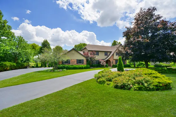 46 Carlisle RD, Hawthorn Woods, IL 60047