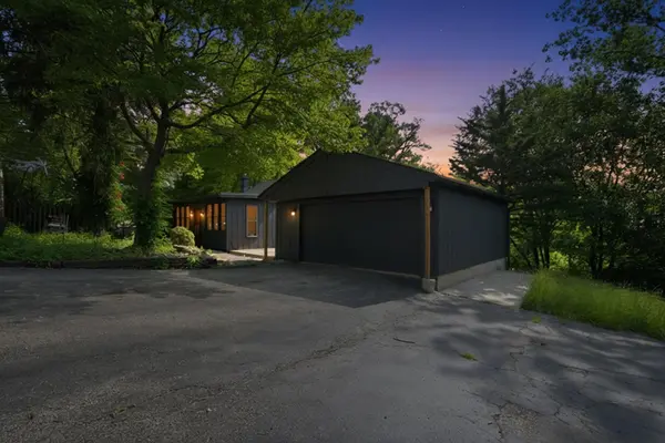 306 N Cresthill AVE, Mchenry, IL 60051