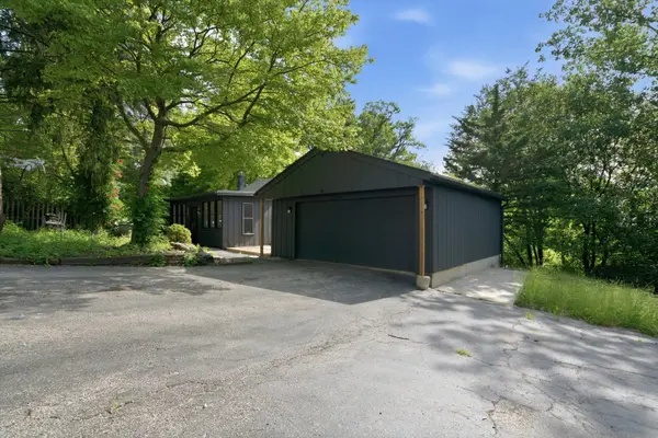 306 N Cresthill AVE, Mchenry, IL 60051
