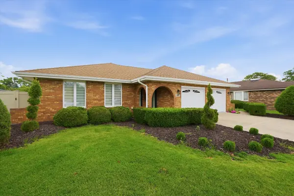 7618 W 157th ST, Orland Park, IL 60462