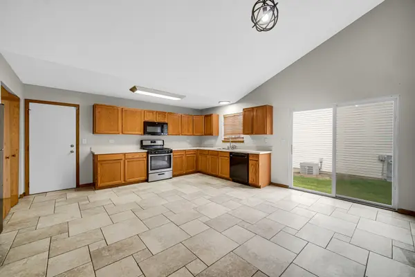 4224 Ashcott LN, Plainfield, IL 60586