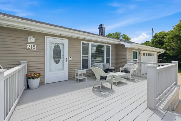 218 Windridge DR, Mchenry, IL 60050