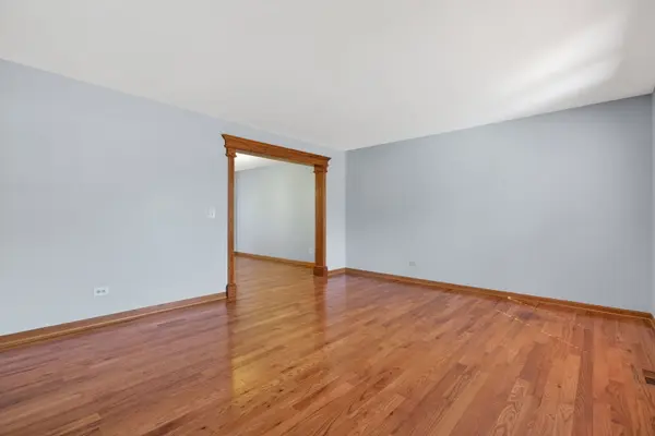 130 Fairfield DR, Romeoville, IL 60446