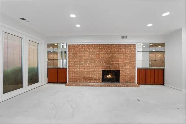 334 W Barry AVE #B, Chicago, IL 60657