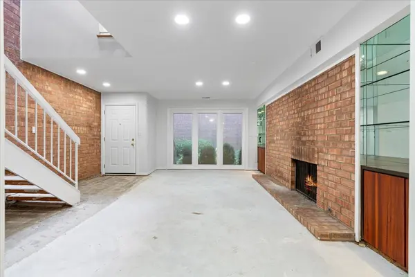 334 W Barry AVE #B, Chicago, IL 60657