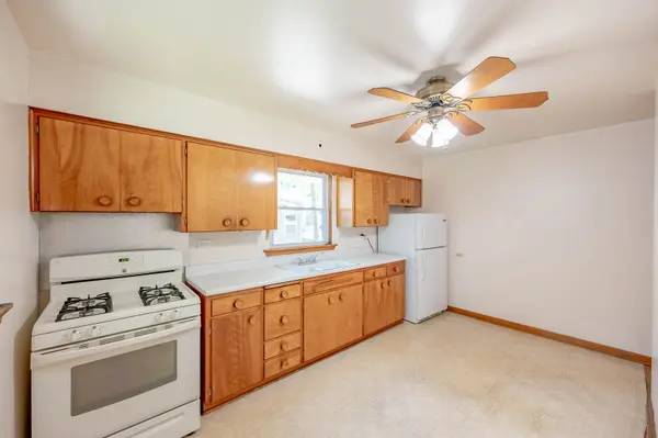 1329 Eastview DR, Waukegan, IL 60085
