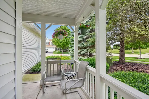 502 Heritage CT, St. Charles, IL 60175