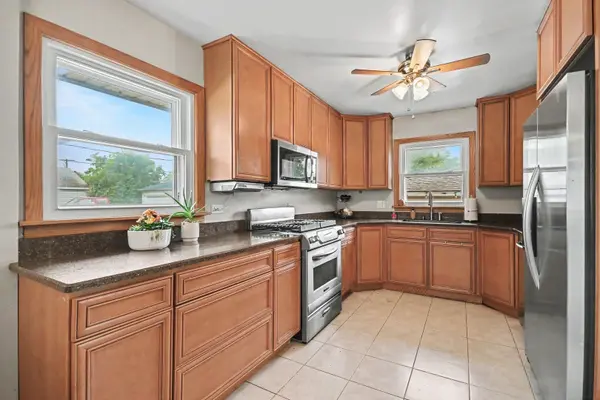 901 Brookwood ST, Bensenville, IL 60106