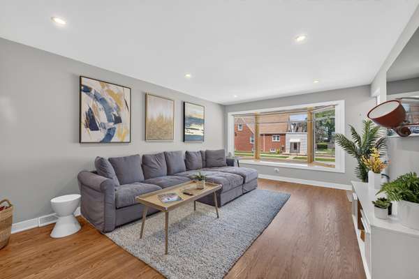 7615 W Bryn Mawr AVE, Chicago, IL 60631