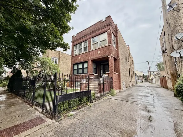 4120 W Barry AVE, Chicago, IL 60641