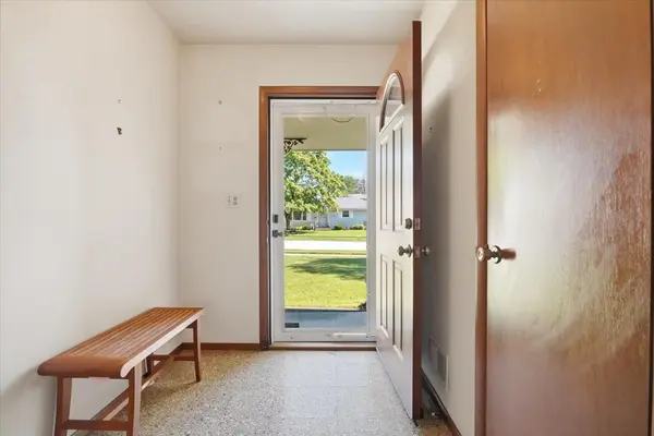2705 Adelaide AVE, Waukegan, IL 60087