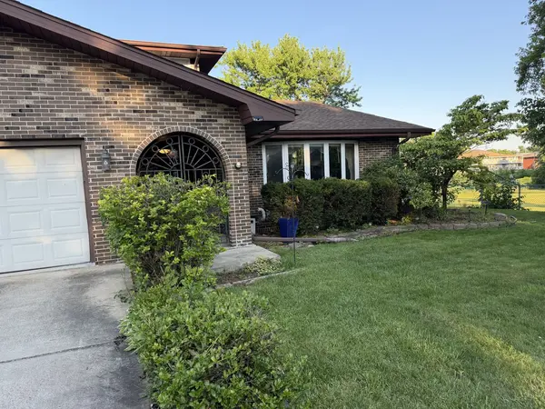 8541 S 83rd AVE, Hickory Hills, IL 60457