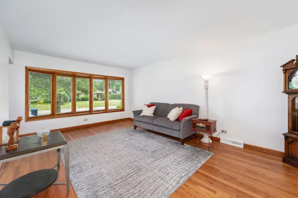 19 W Adams ST, Villa Park, IL 60181