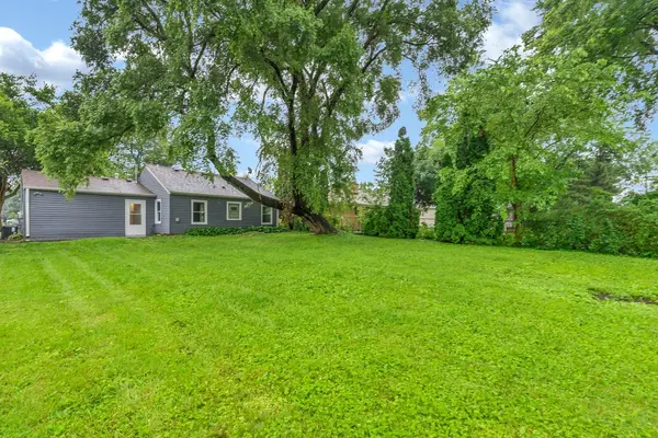 32910 N Meadow RD, Grayslake, IL 60030