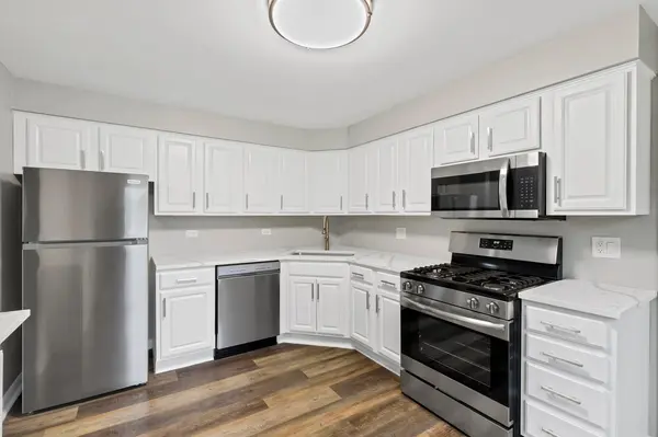 32910 N Meadow RD, Grayslake, IL 60030
