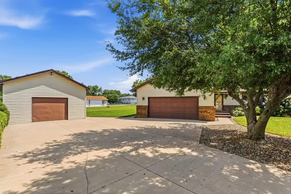 5 Southview DR, Sidney, IL 61877