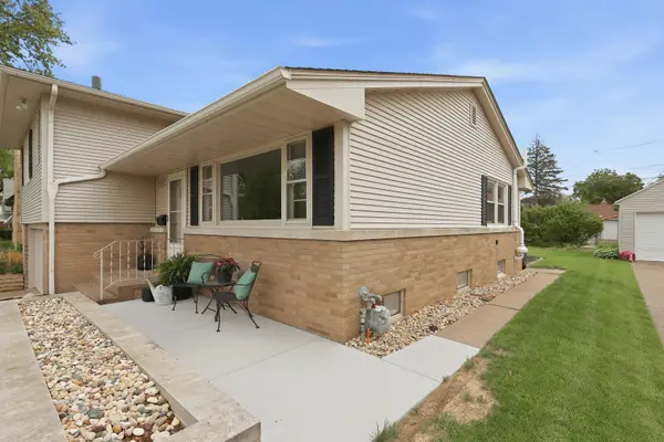 2528 28th ST, Moline, IL 61265