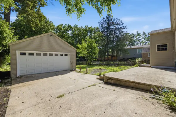 658 Pleasant ST, Woodstock, IL 60098