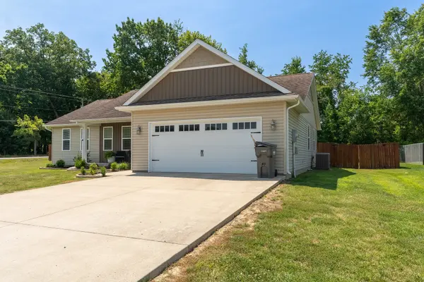 6123 Chandler DR, Carterville, IL 62918