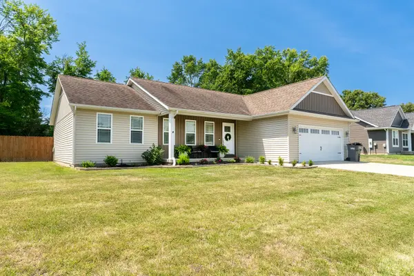 6123 Chandler DR, Carterville, IL 62918
