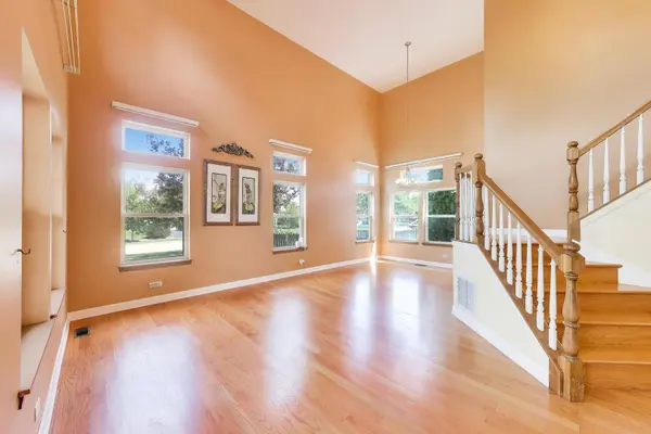 1022 WRENS GATE, Mundelein, IL 60060