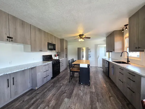 113 1st ST, Coal Valley, IL 61240