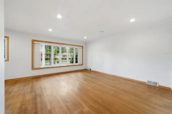 5835 Reba ST, Morton Grove, IL 60053