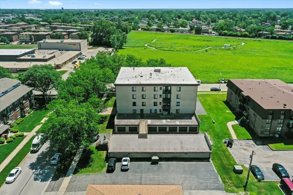 5800 W 105th ST #2C, Oak Lawn, IL 60453