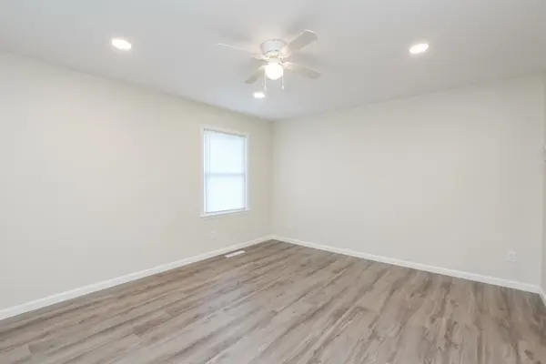 260 N Clinton AVE, Bradley, IL 60915