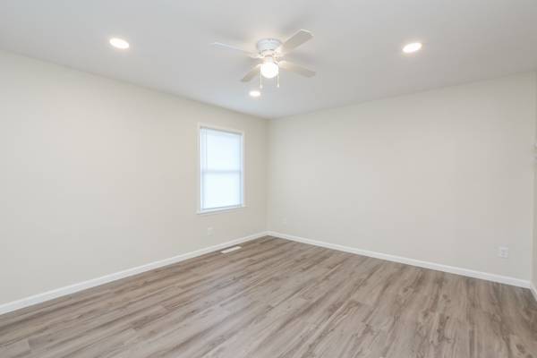 260 N Clinton AVE, Bradley, IL 60915