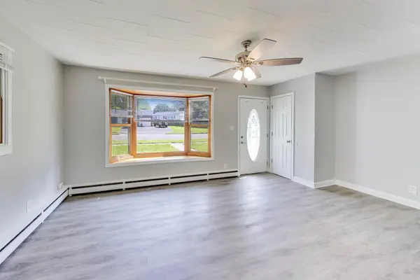 1415 Walnut DR, Woodstock, IL 60098