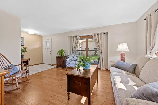 4600 Roslyn RD, Downers Grove, IL 60515