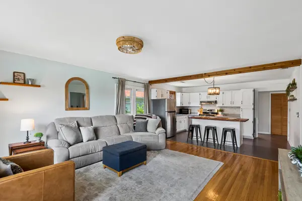 812 Lake Shore DR, Wauconda, IL 60084