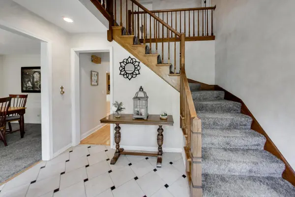916 S Dymond RD, Libertyville, IL 60048