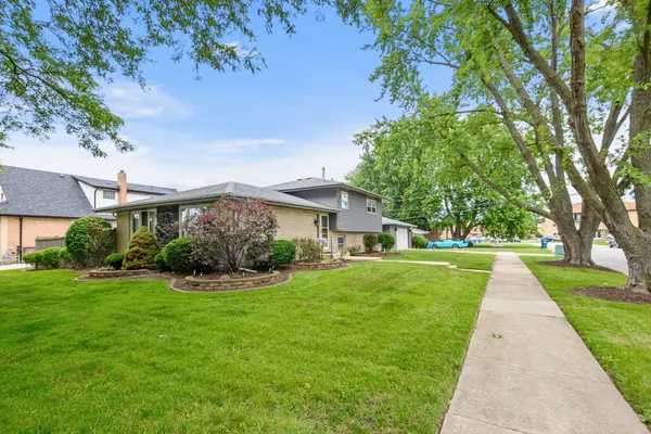 3700 W 120th PL, Alsip, IL 60803