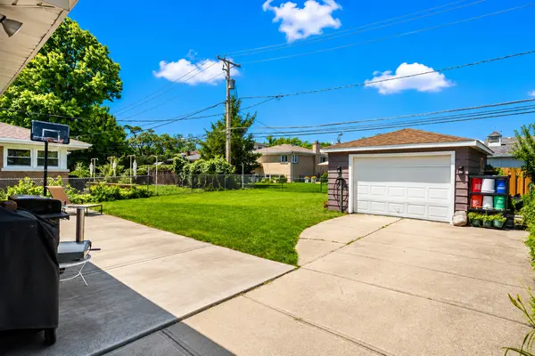 1604 Oakton ST, Park Ridge, IL 60068