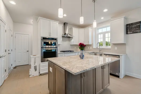 39W466 Norton Lake DR, Campton Hills, IL 60175