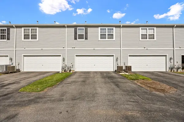 262 Springbrook Trail S, Oswego, IL 60543