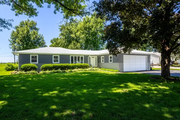 6205 W Kimberly RD, Davenport, IA 52806
