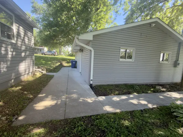 1499 Main AVE, Clinton, IA 52732