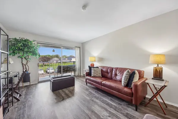 800 E Old Willow RD #208, Prospect Heights, IL 60070