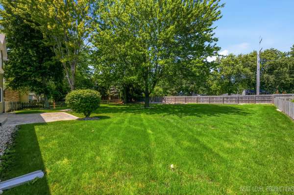 1089 Winnebago TRL, Batavia, IL 60510