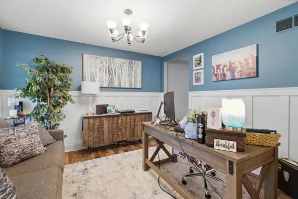 5679 Appleton RD, Bettendorf, IA 52722