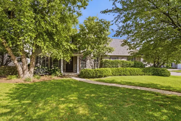 5679 Appleton RD, Bettendorf, IA 52722