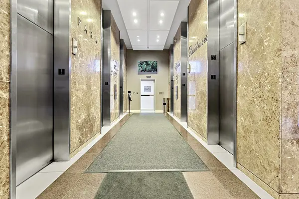 655 W Irving Park RD #1502, Chicago, IL 60613