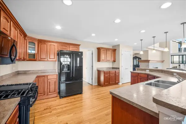 1608 Hearthstone LN, North Aurora, IL 60542