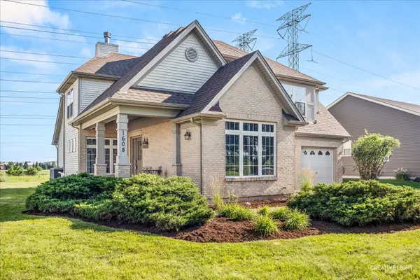 1608 Hearthstone LN, North Aurora, IL 60542