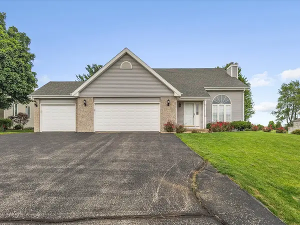 13033 Springhill DR, Winnebago, IL 61088