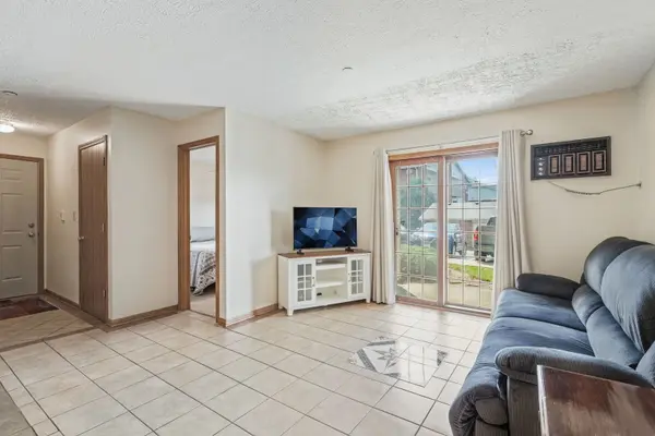 1362 Cunat CT #1A, Lake In The Hills, IL 60156