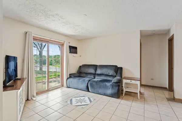 1362 Cunat CT #1A, Lake In The Hills, IL 60156